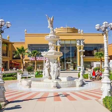 Titanic Palace Families And Couples Only Hurghada Exterior foto Fountain at the entrance of the resort