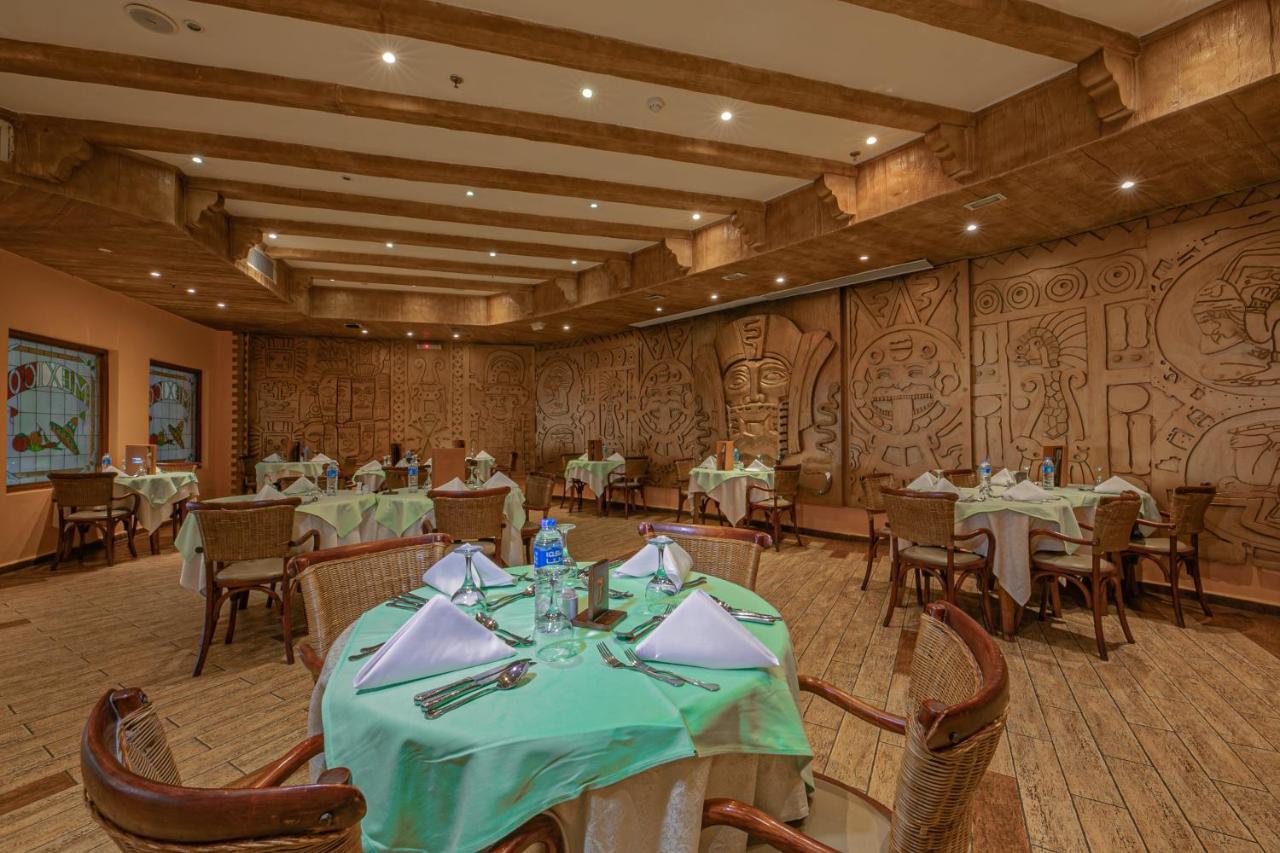 Titanic Palace Families And Couples Only Hurghada Exterior foto The restaurant at the resort