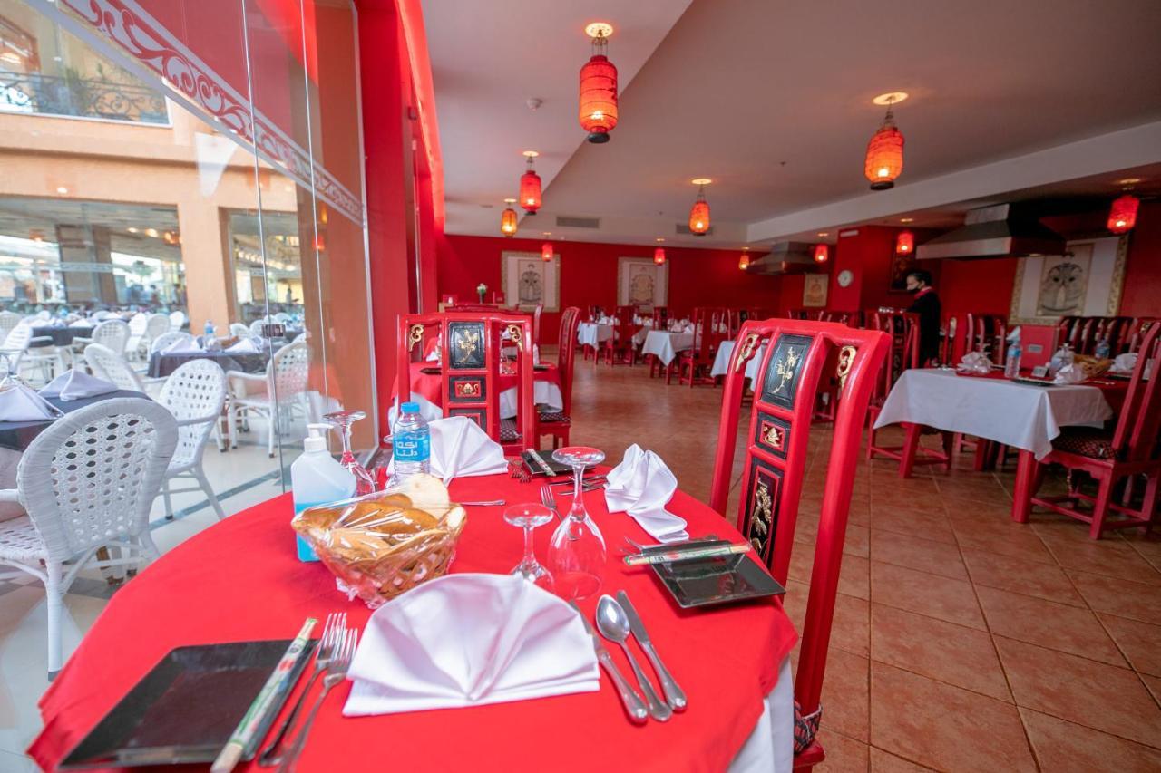 Titanic Palace Families And Couples Only Hurghada Exterior foto Restaurant in the hotel