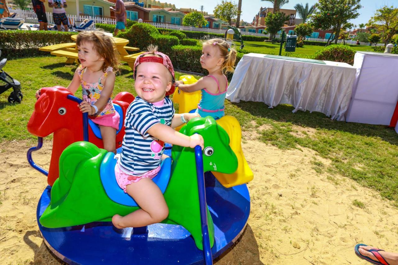 Titanic Palace Families And Couples Only Hurghada Exterior foto Children playing on a carousel