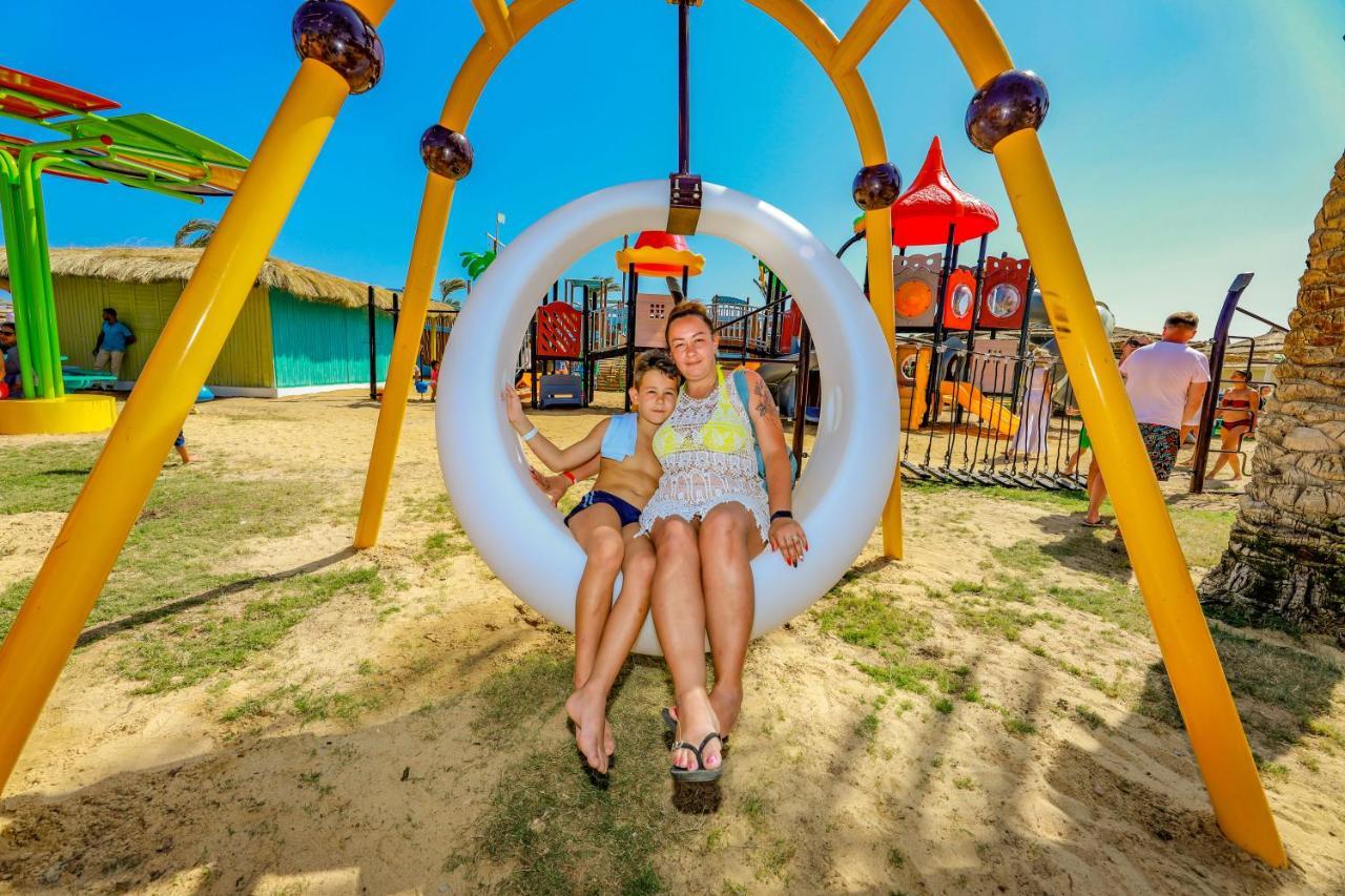 Titanic Palace Families And Couples Only Hurghada Exterior foto Playground in the park