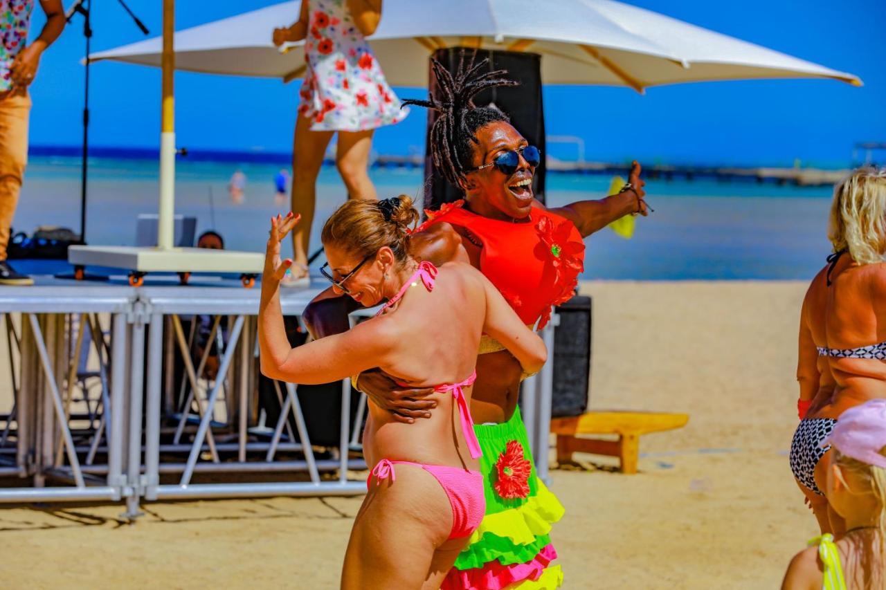 Titanic Palace Families And Couples Only Hurghada Exterior foto Beach party in 2019