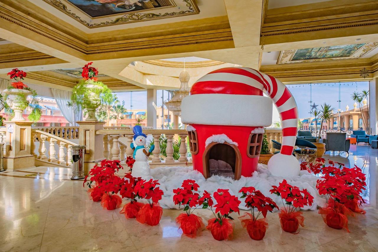 Titanic Palace Families And Couples Only Hurghada Exterior foto The lobby of the Wynn Las Vegas decorated for the holiday season.