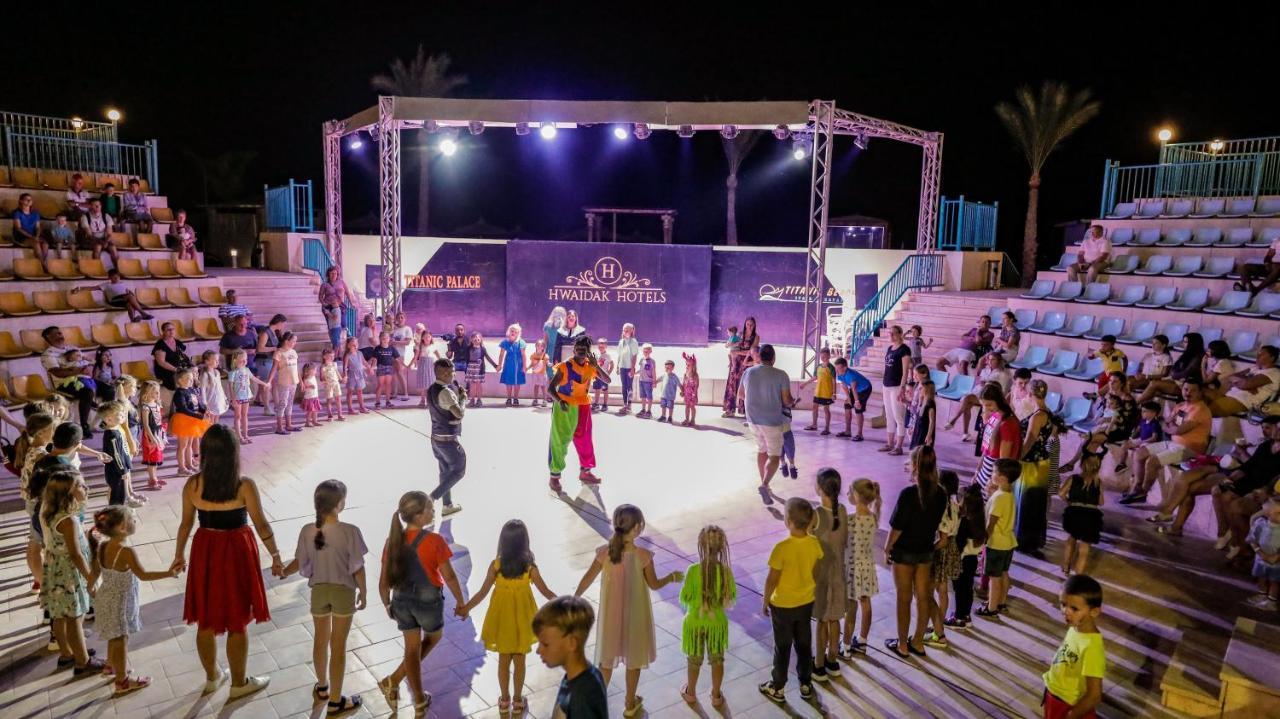 Titanic Palace Families And Couples Only Hurghada Exterior foto Entertainment at a hotel in Egypt