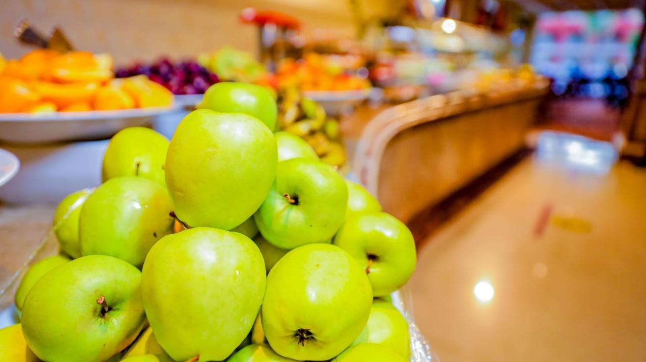 Titanic Palace Families And Couples Only Hurghada Exterior foto Granny Smith apples