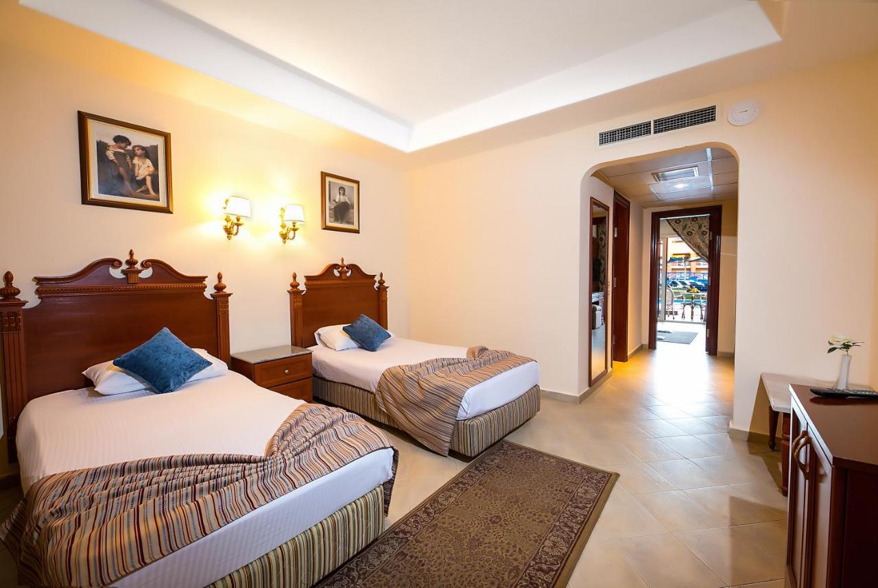 Titanic Palace Families And Couples Only Hurghada Exterior foto A room at the hotel