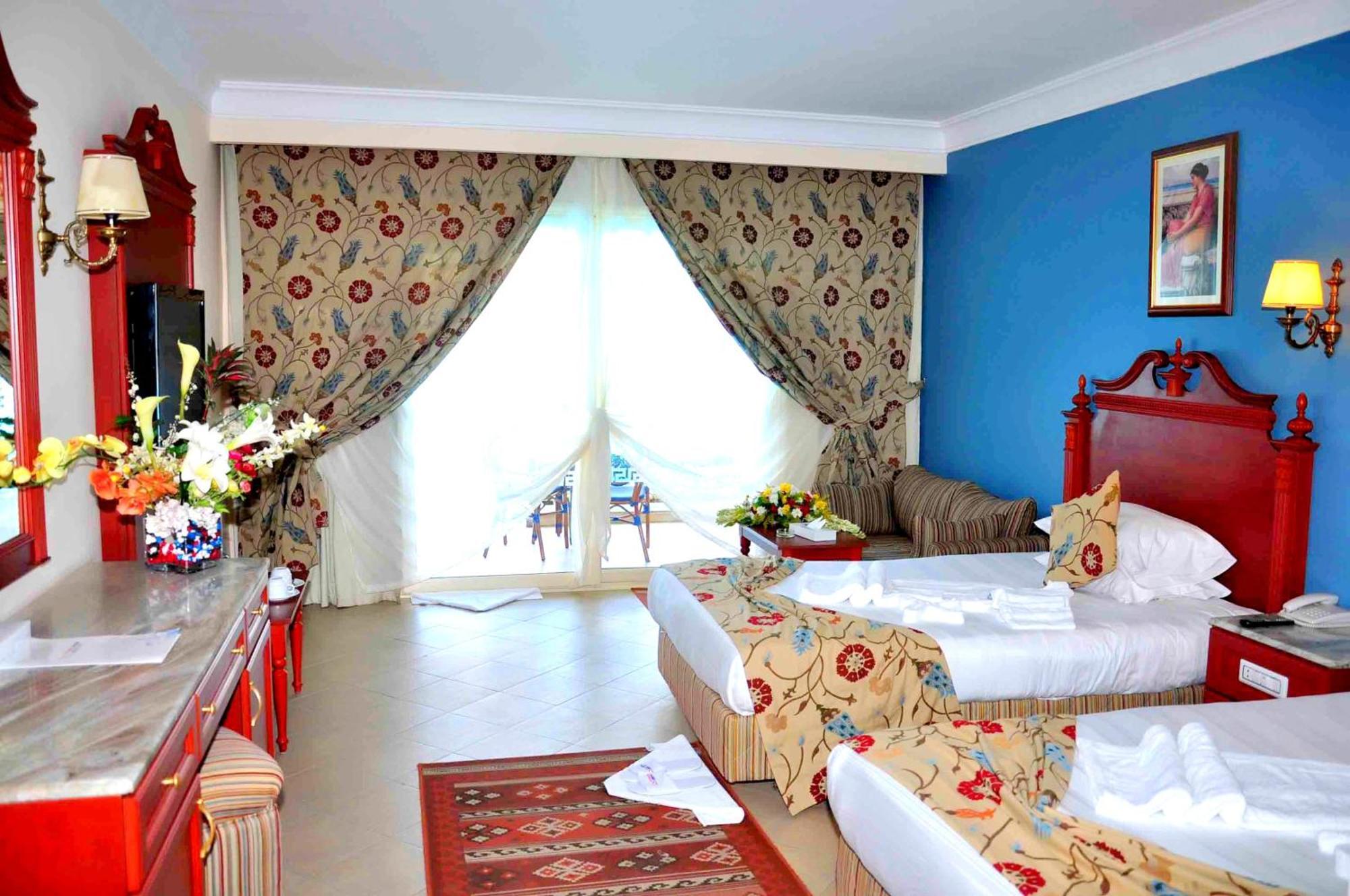 Titanic Palace Families And Couples Only Hurghada Exterior foto A room at the hotel